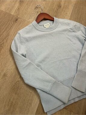 Club Monaco 100% Cashmere Baby Blue Fitted Ribbed Cuff Long Sleeve Sweater